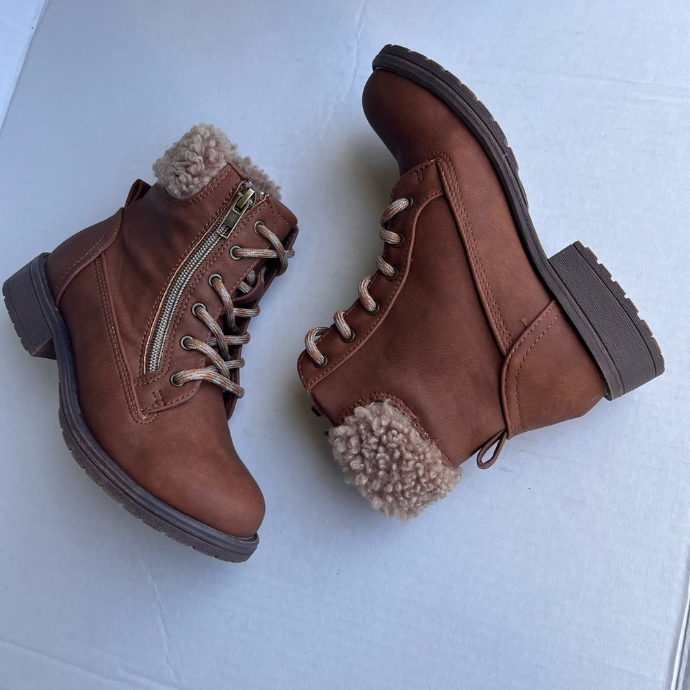 Madden Girl Sherpa trim boots size‎ 1